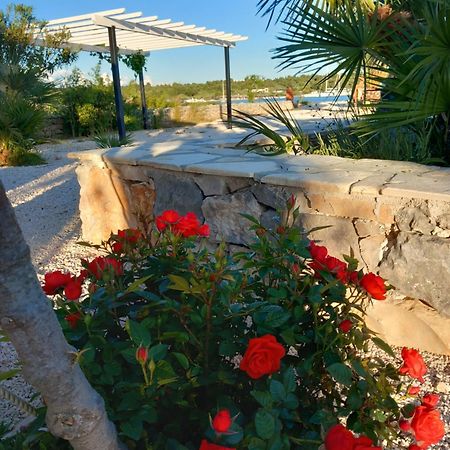 Beach House Marina Grande Betina  Buitenkant foto