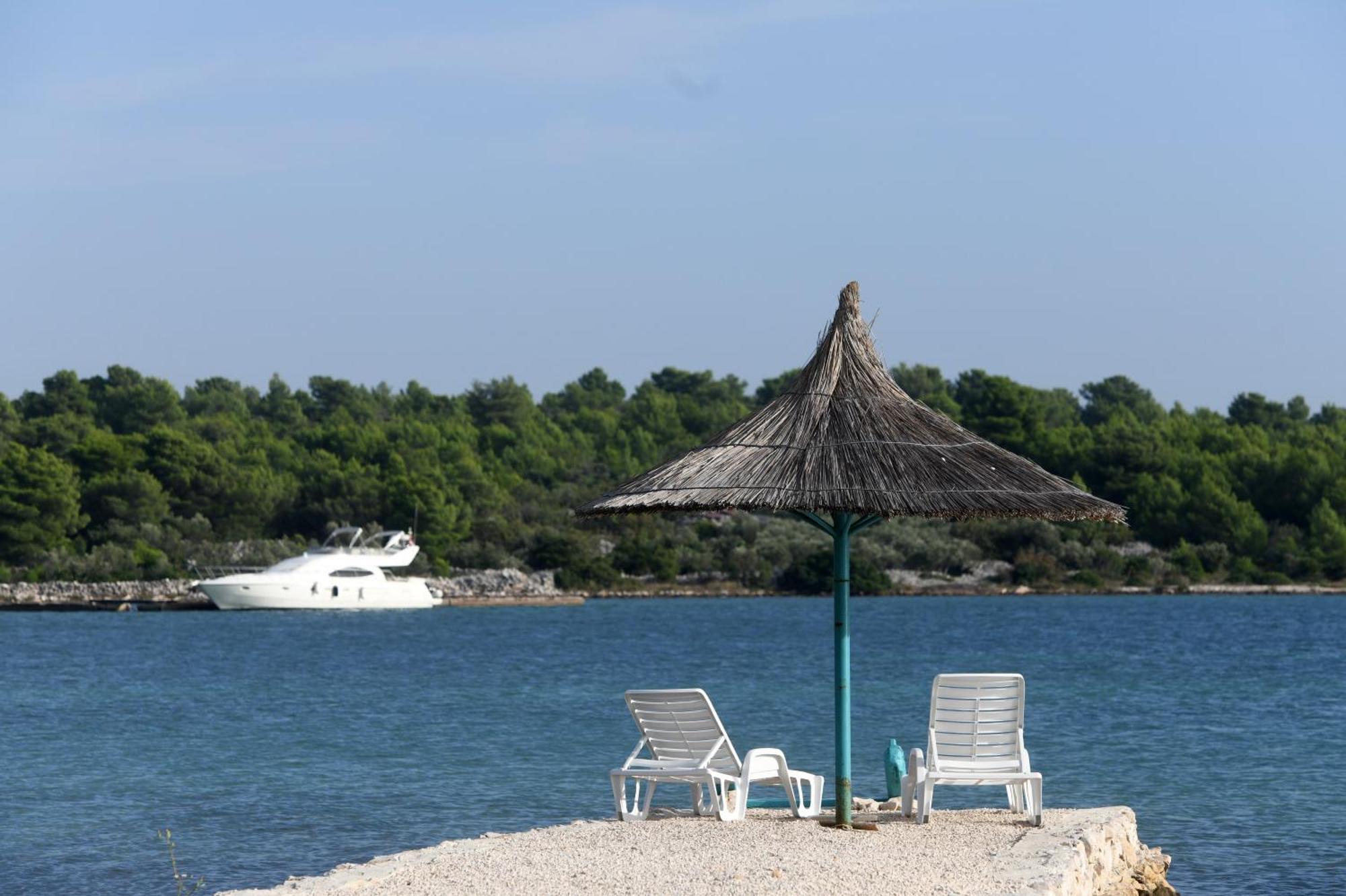 Beach House Marina Grande Betina  Buitenkant foto