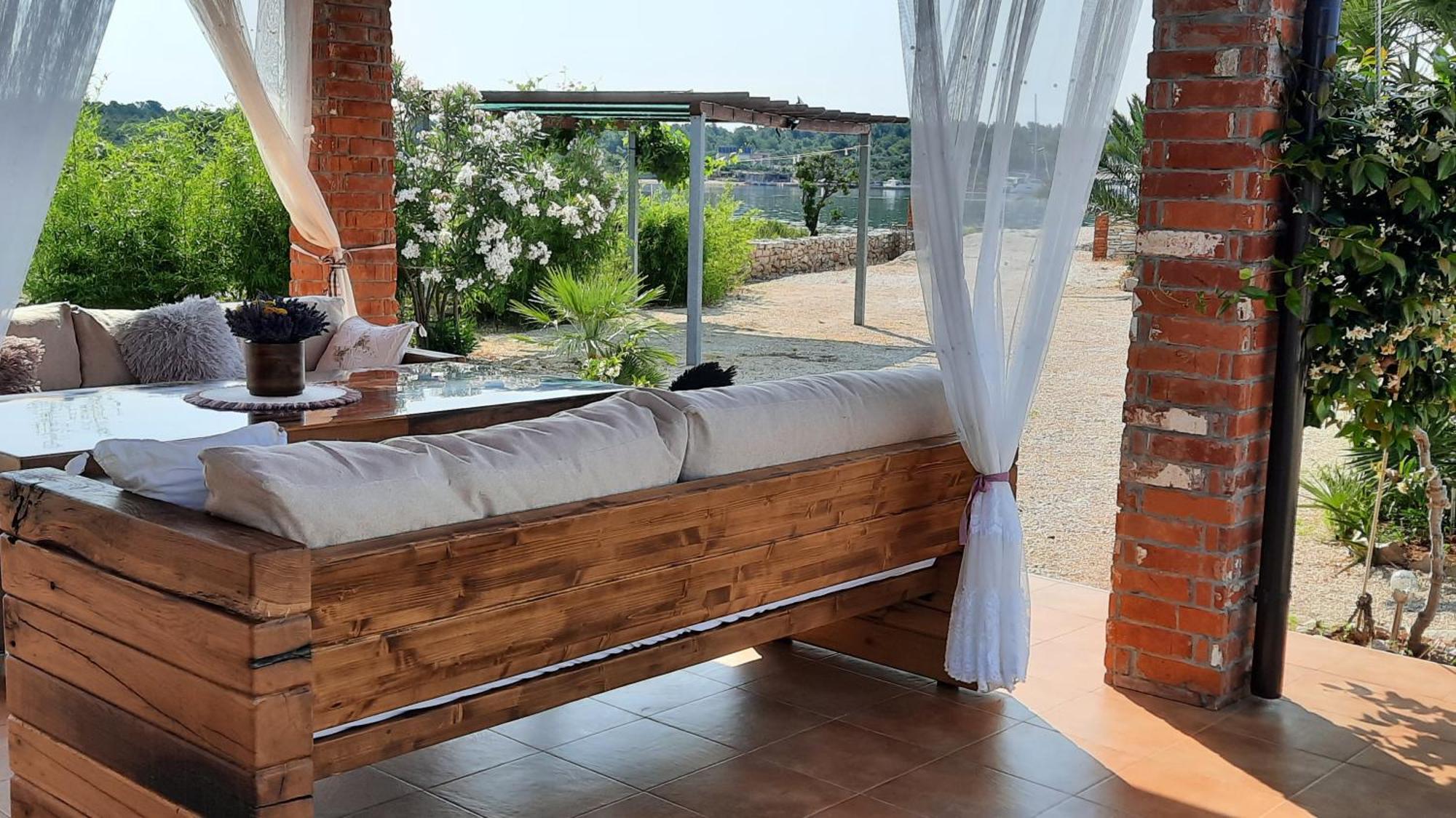 Beach House Marina Grande Betina  Buitenkant foto