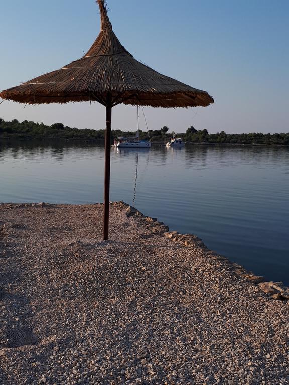 Beach House Marina Grande Betina  Buitenkant foto